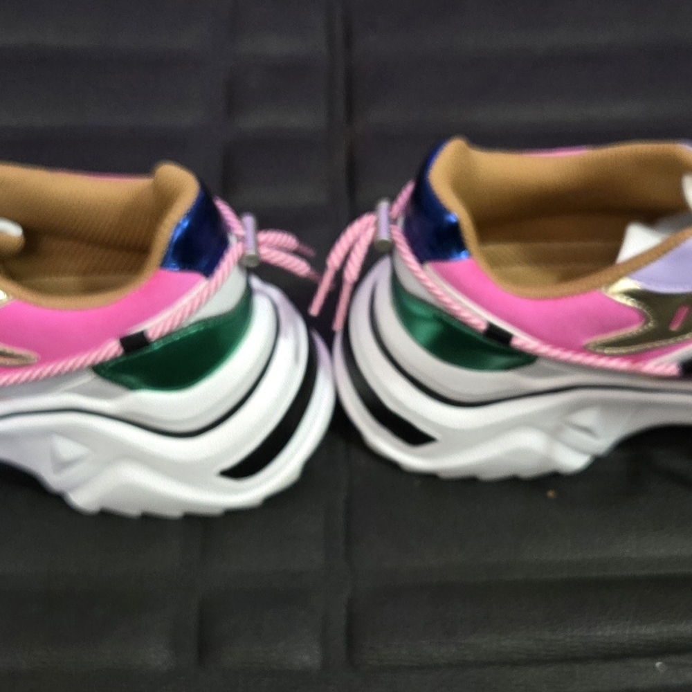 Lucky Step Colorful Lace-Up Sneakers with Multi-Tone Design - Picture 3 of 8